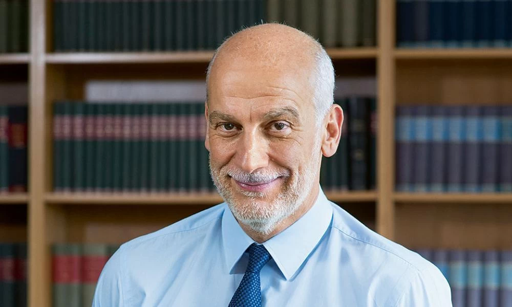 Oι δηλώσεις του αντιπρύτανη στο ΕΚΠΑ σχετικά με τον covid-19